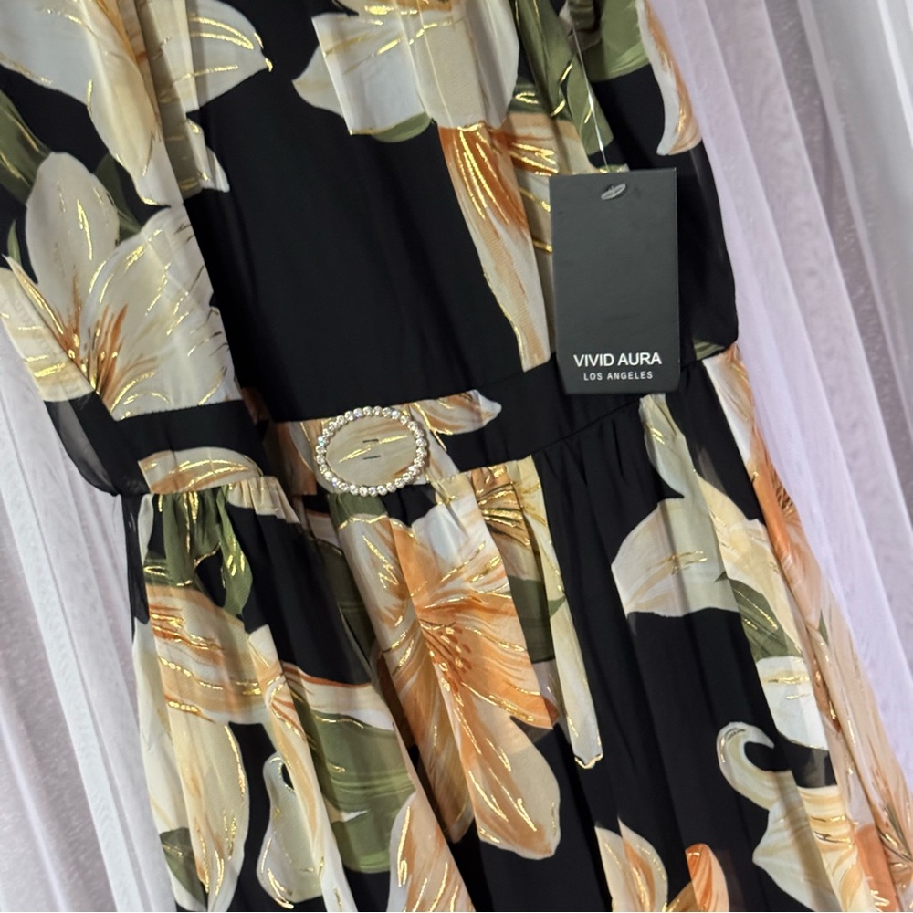 Sexy, vibrant, floral, flowy, long dress with diamond accent! - Picture 2 of 3